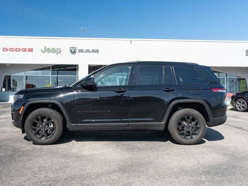 Certified 2025 Jeep Grand Cherokee Altitude AWD/4WD image 2