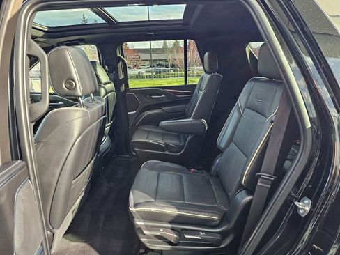 Certified 2023 Cadillac Escalade Premium Luxury image 17