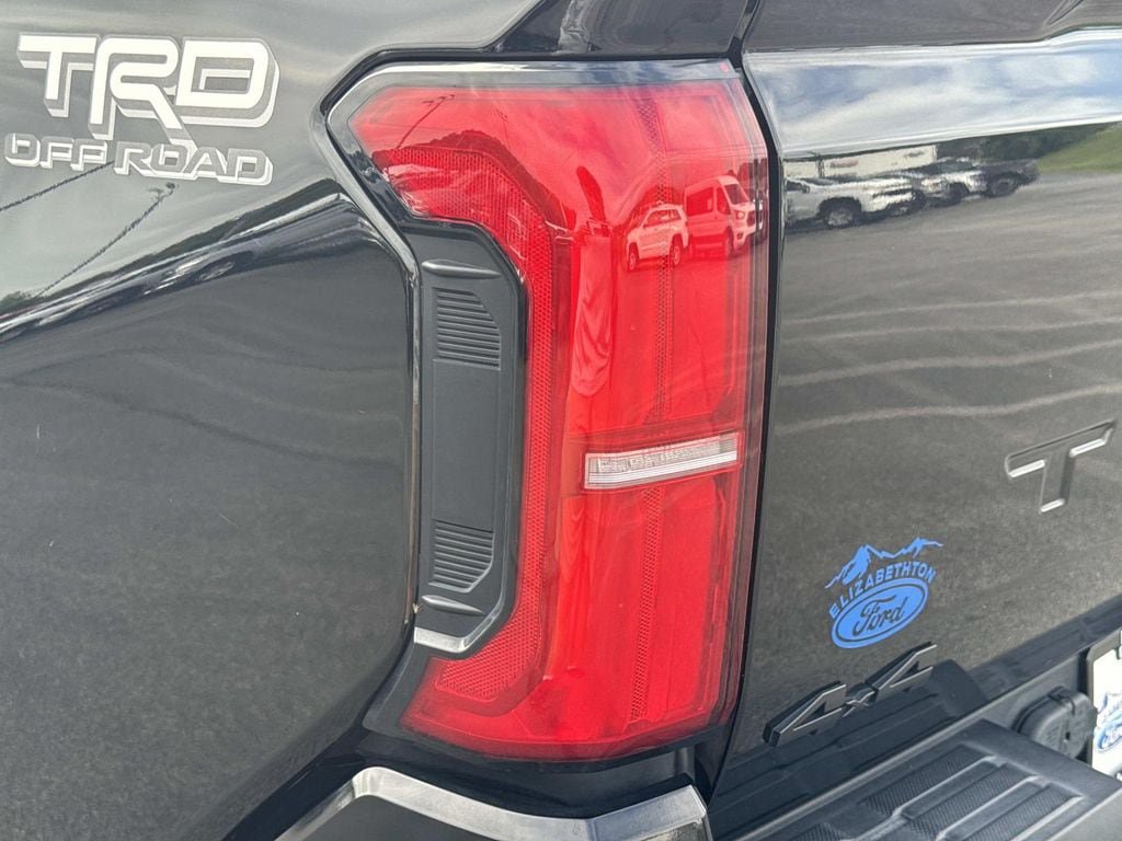 Used 2024 Toyota Tacoma TRD Off-Road AWD/4WD image 10