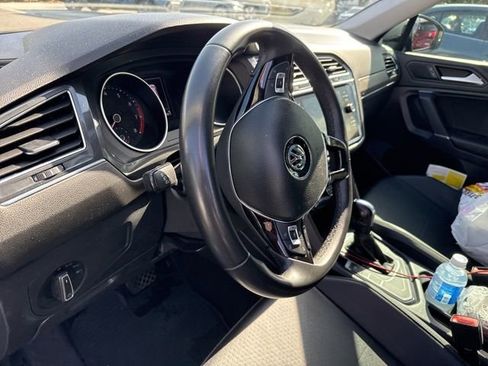 Used 2020 Volkswagen Tiguan SE w/ Panoramic Sunroof Package FWD image 17