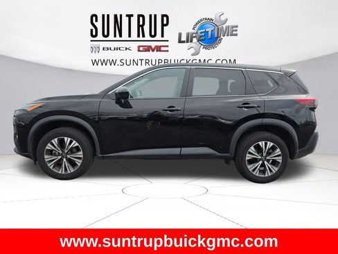 Used 2023 Nissan Rogue SV image 2
