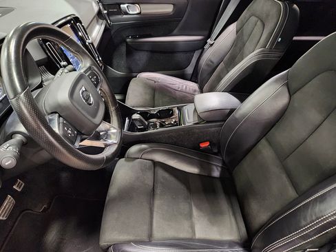 Used 2021 Volvo XC40 T4 R-Design w/ Advanced Package image 31