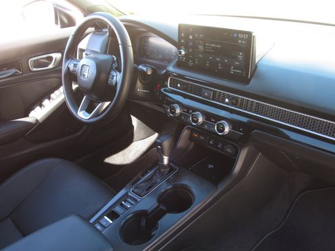 Used 2025 Honda Civic Sport image 10