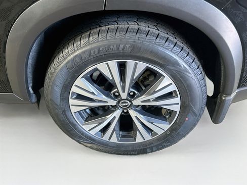 Used 2023 Nissan Rogue SV FWD image 11