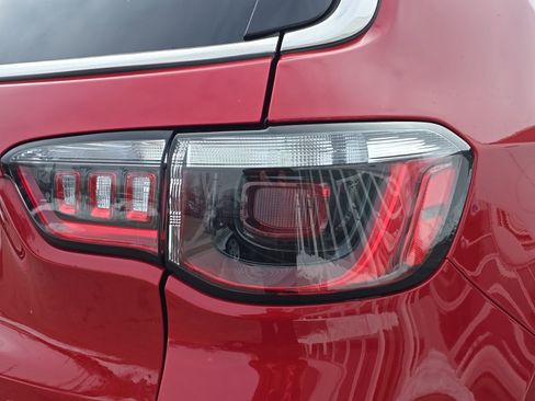 Used 2023 Jeep Compass Limited image 11