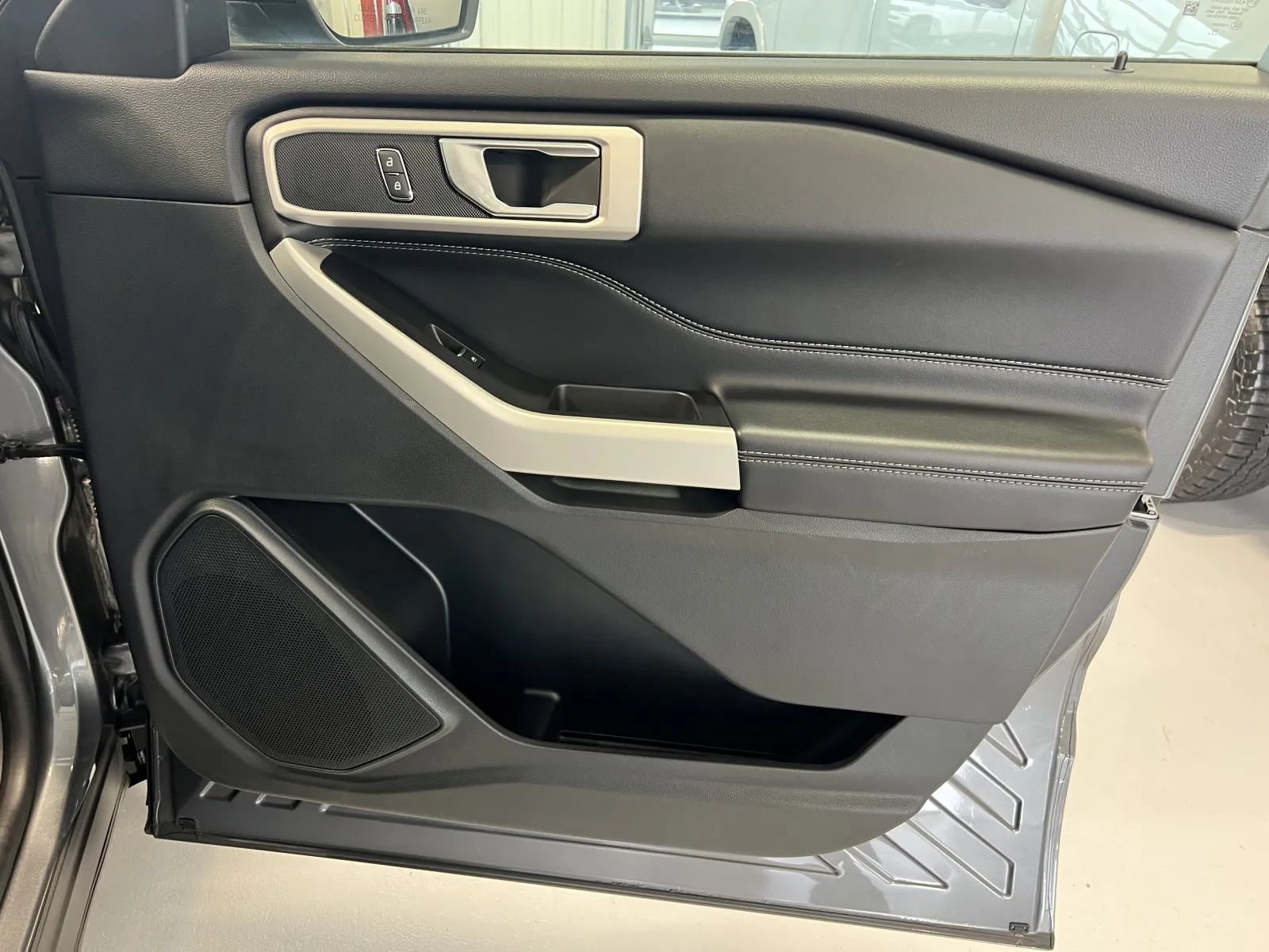 Used 2022 Ford Explorer XLT AWD/4WD image 46