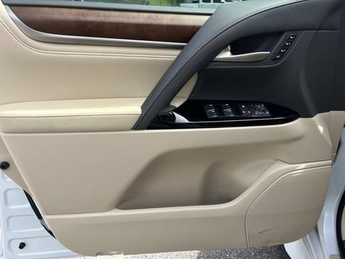 Used 2019 Lexus LX 570 4WD w/ Luxury Package image 30