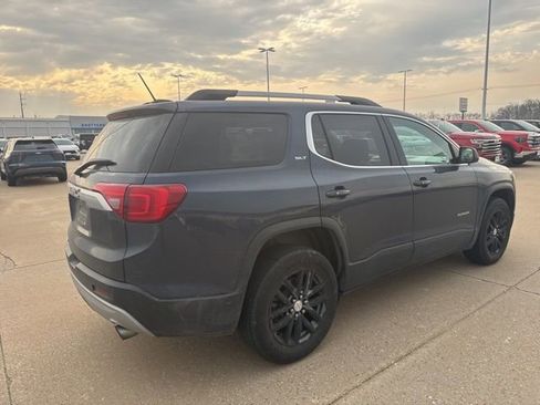 Used 2018 GMC Acadia SLT image 3