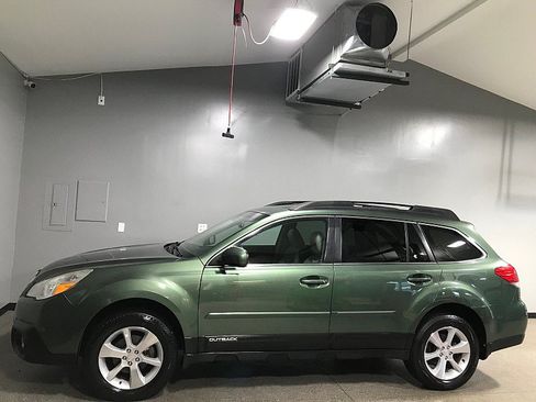 Used 2013 Subaru Outback 2.5i Limited AWD/4WD image 6