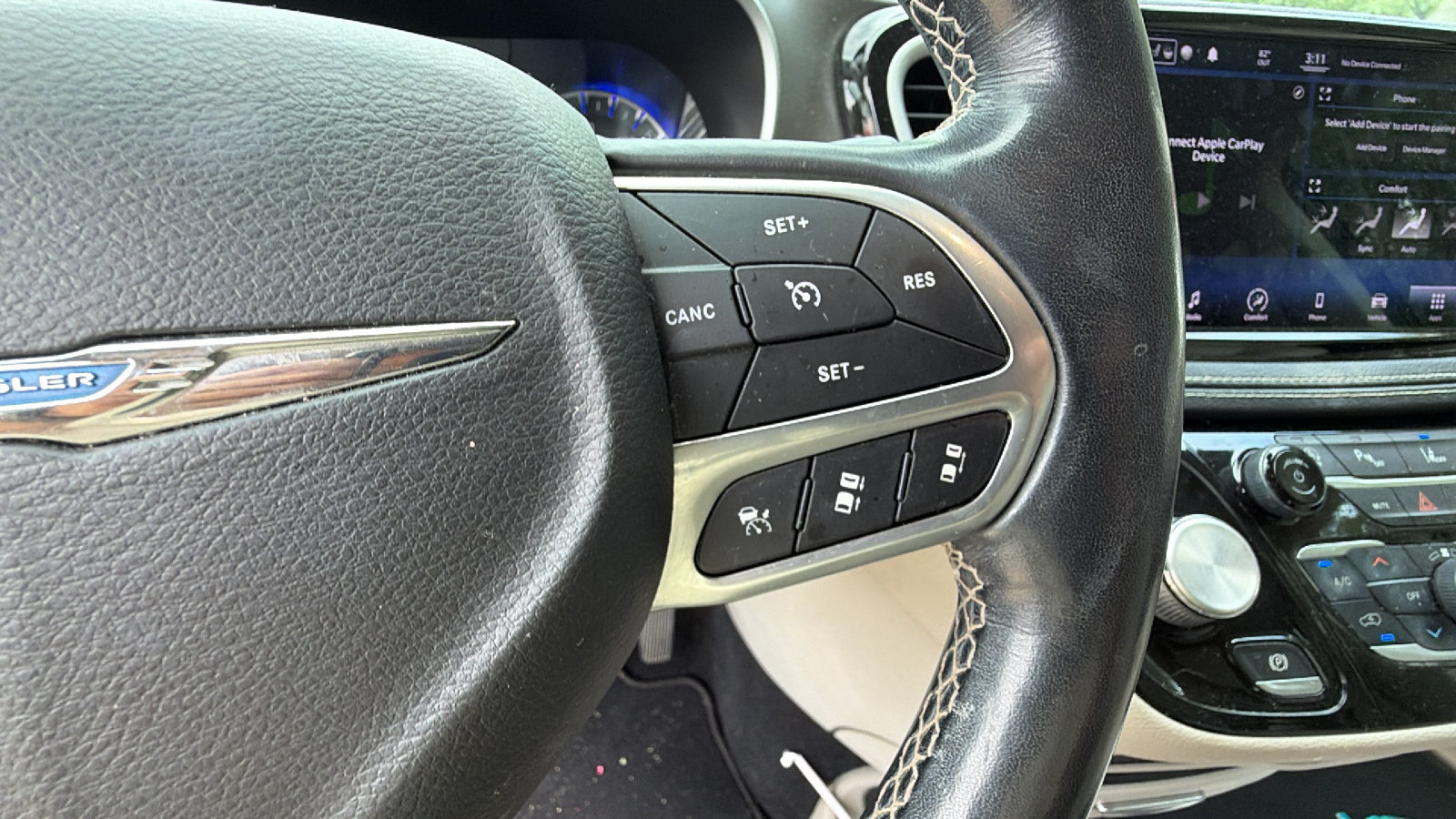Used 2021 Chrysler Pacifica Touring-L FWD image 24