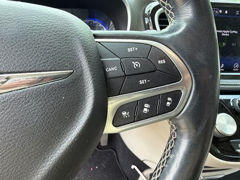 Used 2021 Chrysler Pacifica Touring-L FWD image 24