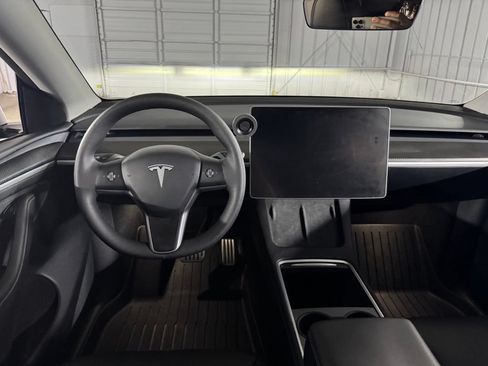 Used 2024 Tesla Model Y Performance AWD/4WD image 24