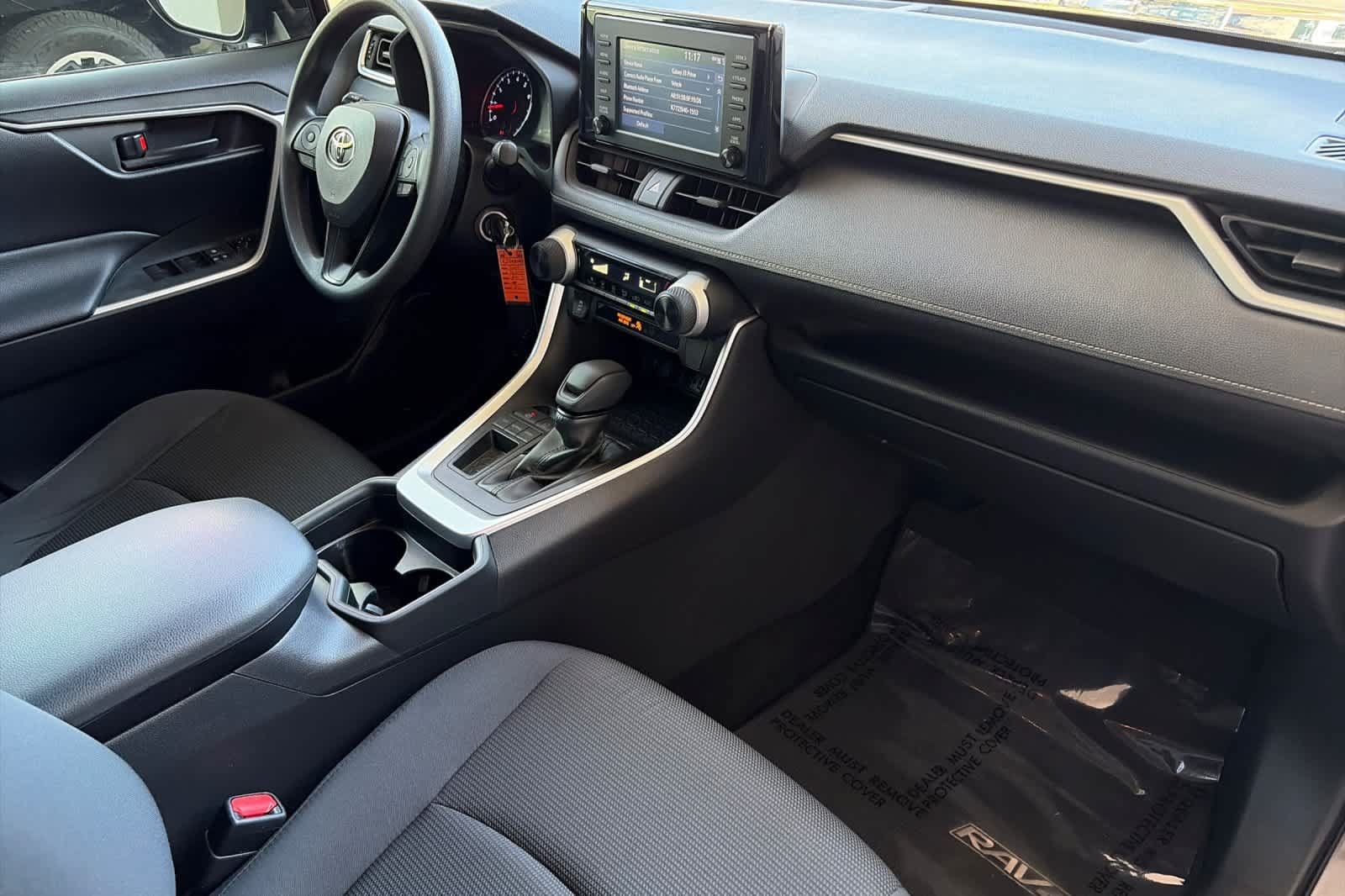 Used 2019 Toyota RAV4 LE FWD image 16
