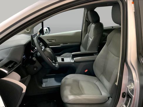 Used 2024 Toyota Sienna Limited AWD/4WD image 7