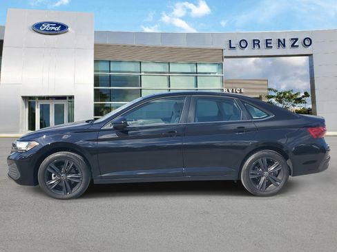 Used 2023 Volkswagen Jetta SE w/ Panoramic Sunroof Package image 7