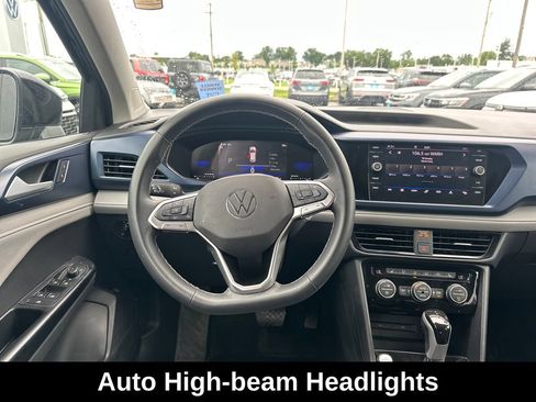 Used 2024 Volkswagen Taos SE AWD/4WD image 14