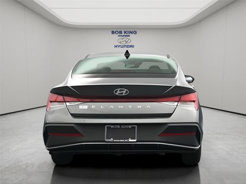 New 2026 Hyundai Elantra SE FWD image 22