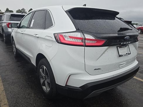 Used 2024 Ford Edge SEL w/ Convenience Package AWD/4WD image 2