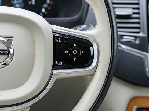 Used 2022 Volvo XC90 T6 Momentum w/ Climate Package AWD/4WD image 15