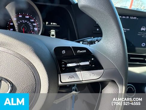 Used 2022 Hyundai Elantra SE image 21