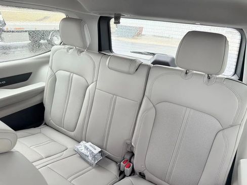 Used 2024 Jeep Wagoneer 2WD w/ Premium Group I image 15