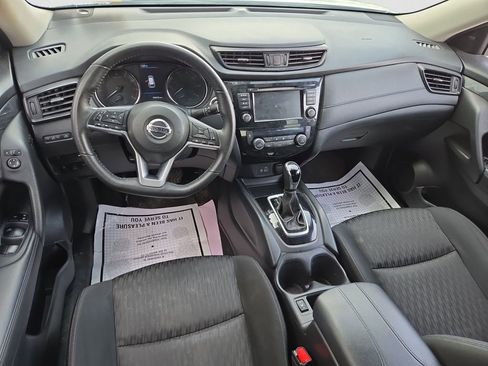 Used 2018 Nissan Rogue SV w/ Premium Package image 12
