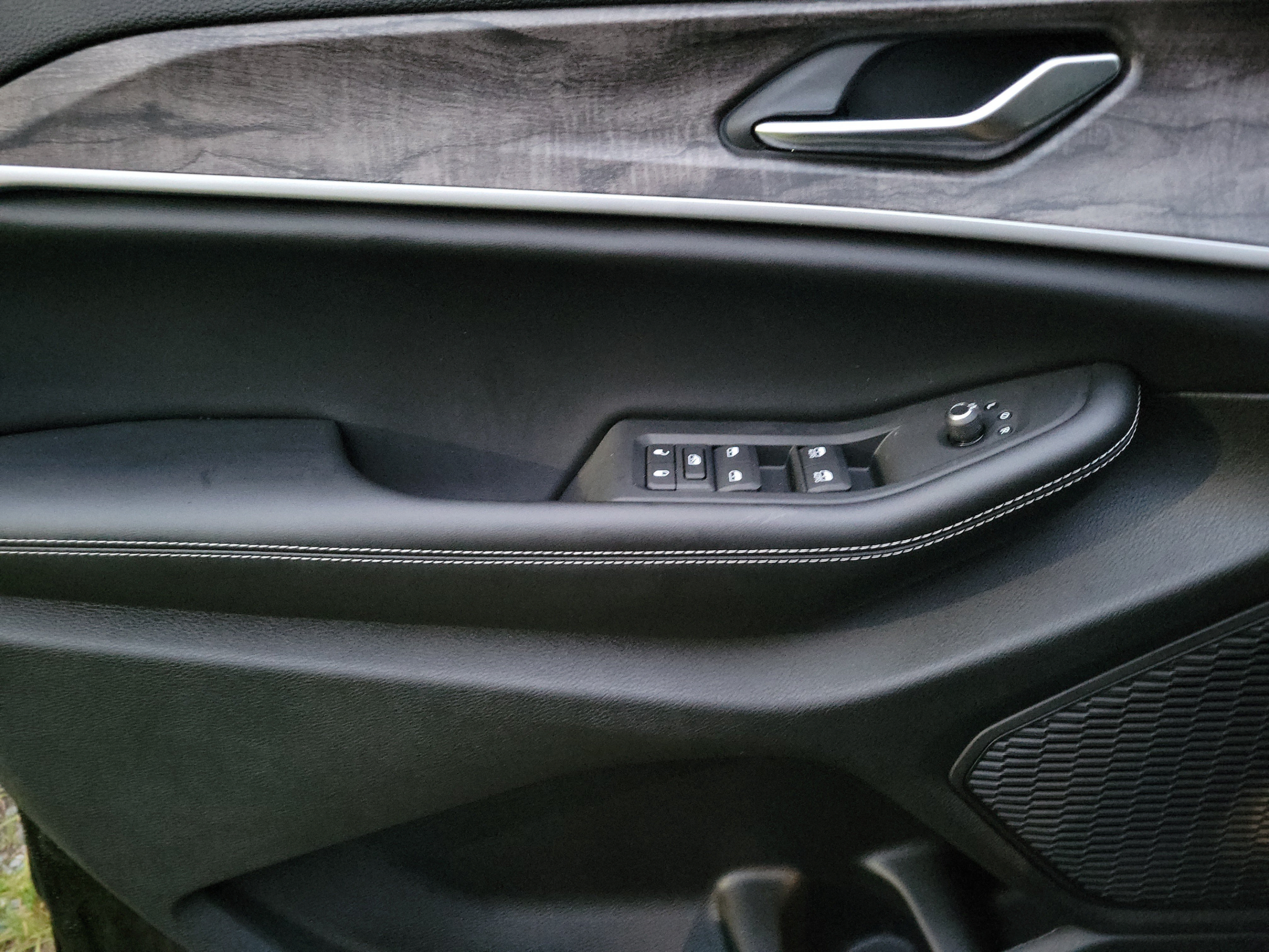 New 2027 Jeep Grand Cherokee Altitude RWD image 12