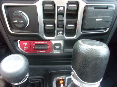 Used 2023 Jeep Wrangler Unlimited Rubicon 4xe w/ Cold Weather Group AWD/4WD image 25