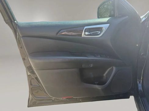 Used 2015 Nissan Pathfinder Platinum FWD image 34