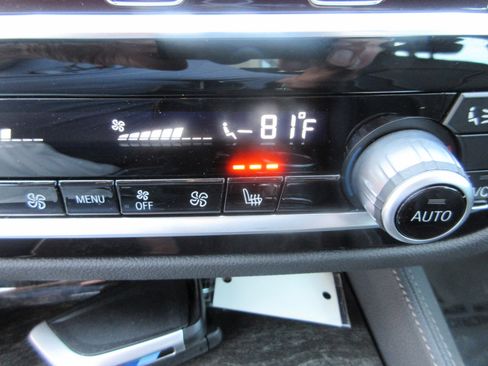 Used 2023 BMW 540i w/ M Sport Package image 28