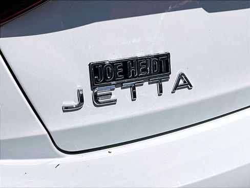 Used 2023 Volkswagen Jetta SE w/ Panoramic Sunroof Package FWD image 25