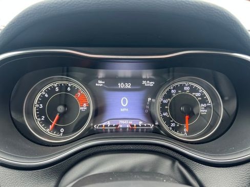 Used 2019 Jeep Cherokee Limited image 24