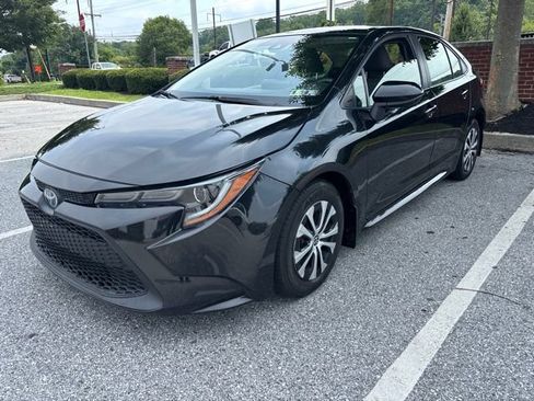 Used 2022 Toyota Corolla LE FWD image 1