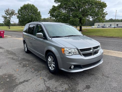 Used 2019 Dodge Grand Caravan SXT image 7