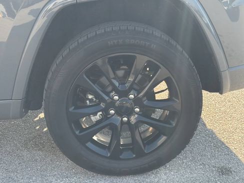 Used 2021 Jeep Grand Cherokee Laredo X AWD/4WD image 38