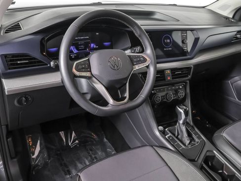 Used 2024 Volkswagen Taos SE FWD image 4