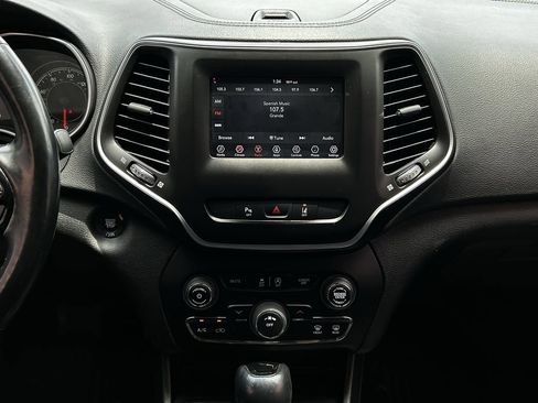 Used 2021 Jeep Cherokee Latitude Plus FWD image 15
