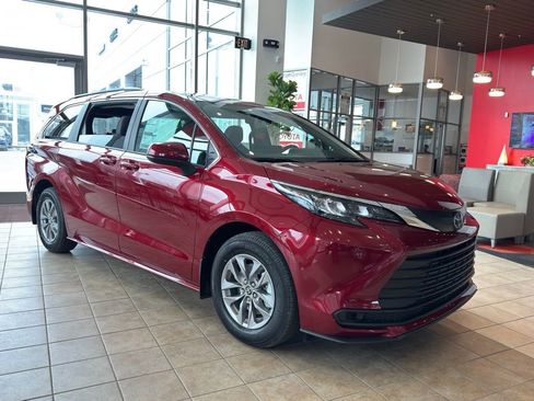 New 2026 Toyota Sienna LE image 6