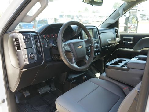 Used 2018 Chevrolet Silverado 3500 W/T AWD/4WD image 12