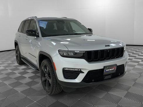 Used 2023 Jeep Grand Cherokee Limited AWD/4WD image 7