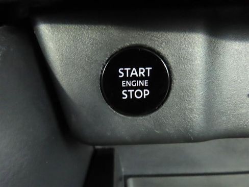Used 2024 Nissan Rogue SV FWD image 18