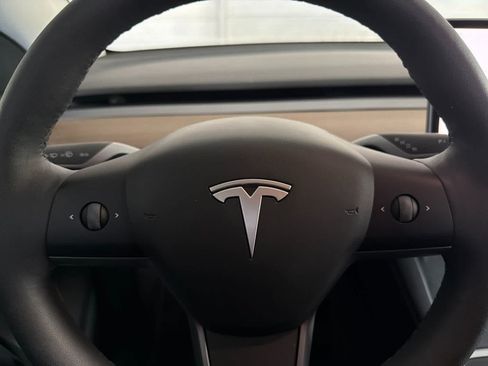 Used 2024 Tesla Model Y Long Range RWD image 24