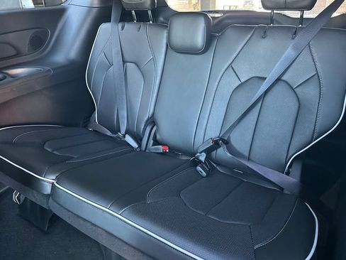 New 2027 Chrysler Pacifica Limited FWD image 15