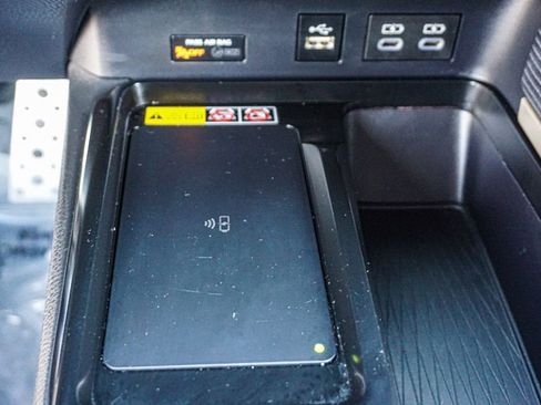 Used 2025 Toyota Camry SE image 38