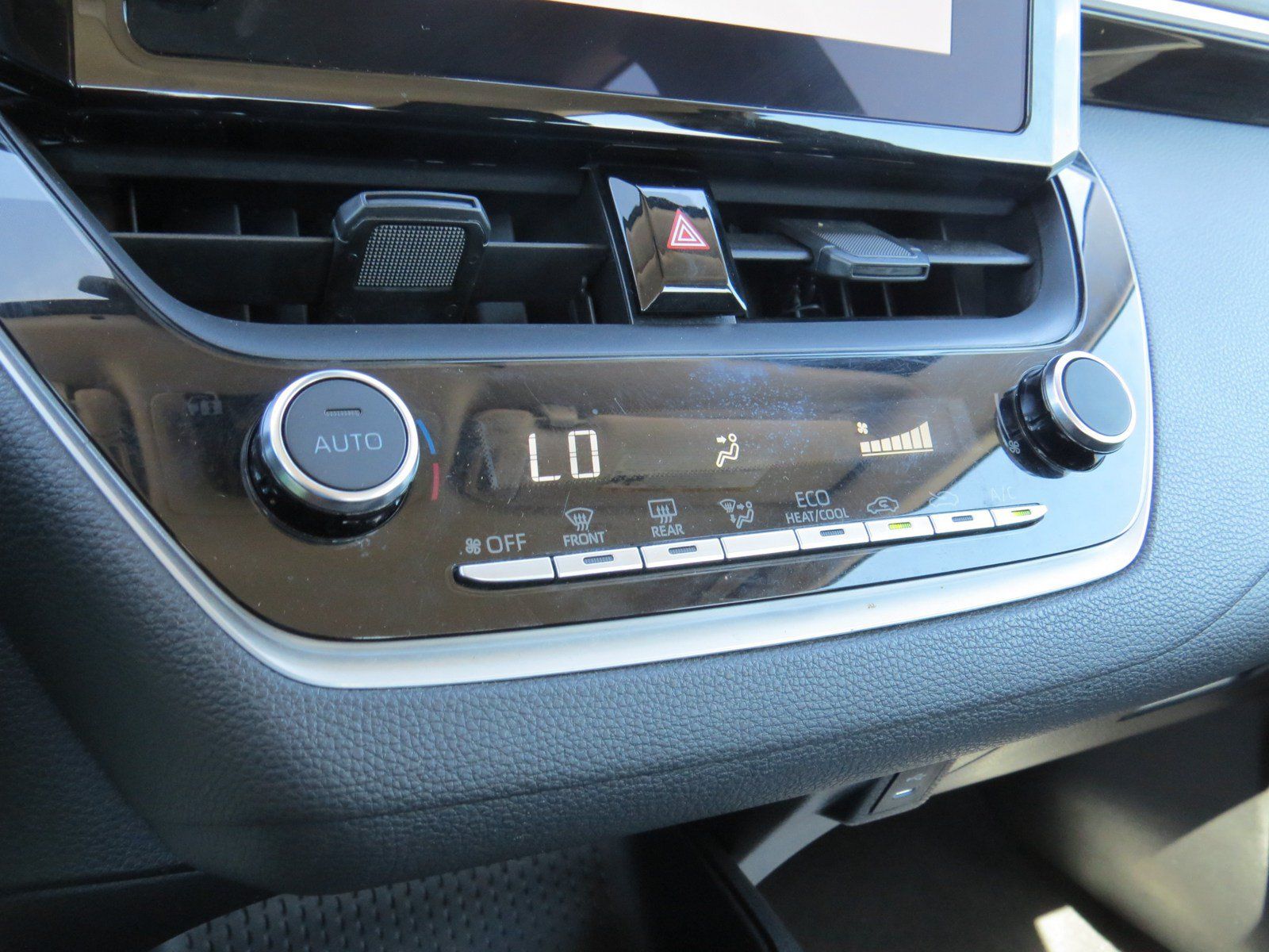 Used 2024 Toyota Corolla LE FWD image 19