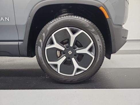 Used 2024 Rivian R1S Adventure AWD/4WD image 11