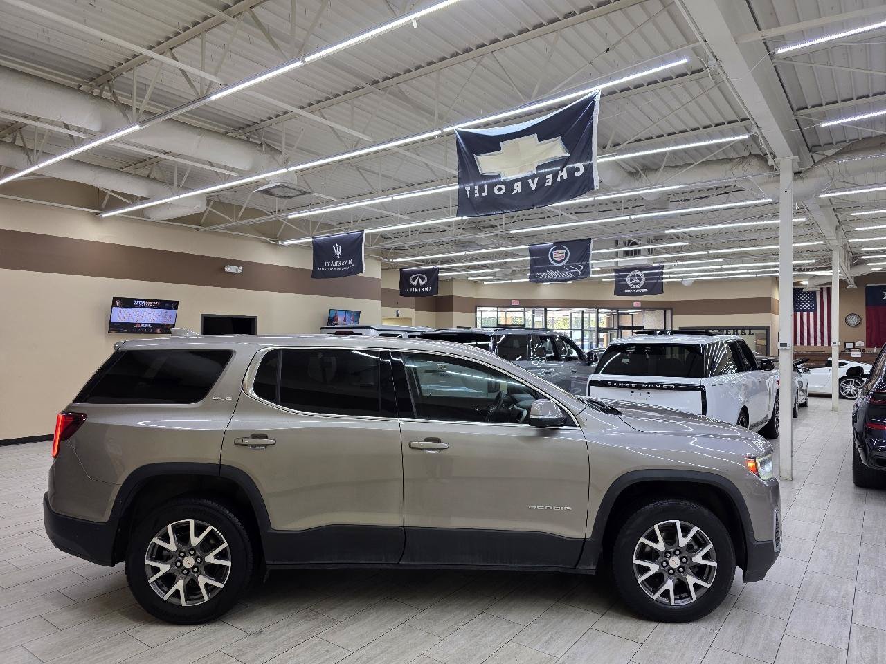 Used 2022 GMC Acadia SLE FWD image 5