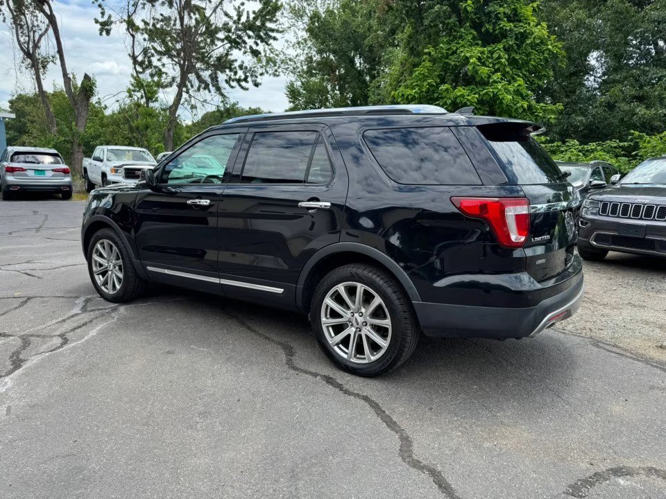 Used 2017 Ford Explorer Limited AWD/4WD image 9