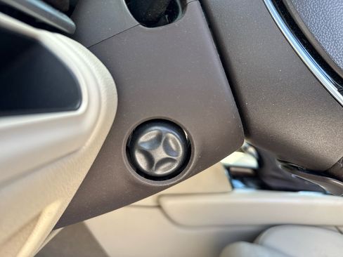 Used 2013 Cadillac XTS 4dr Sdn FWD image 38