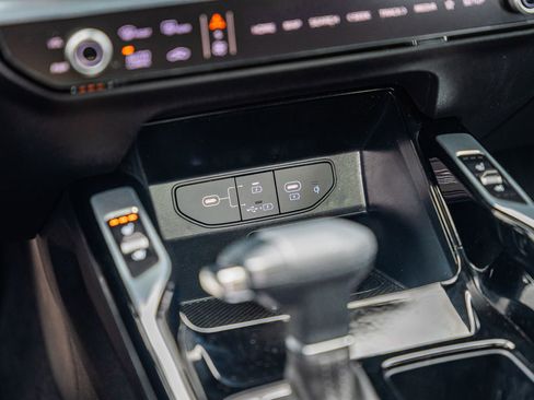 Certified 2024 Kia Sorento SX image 27